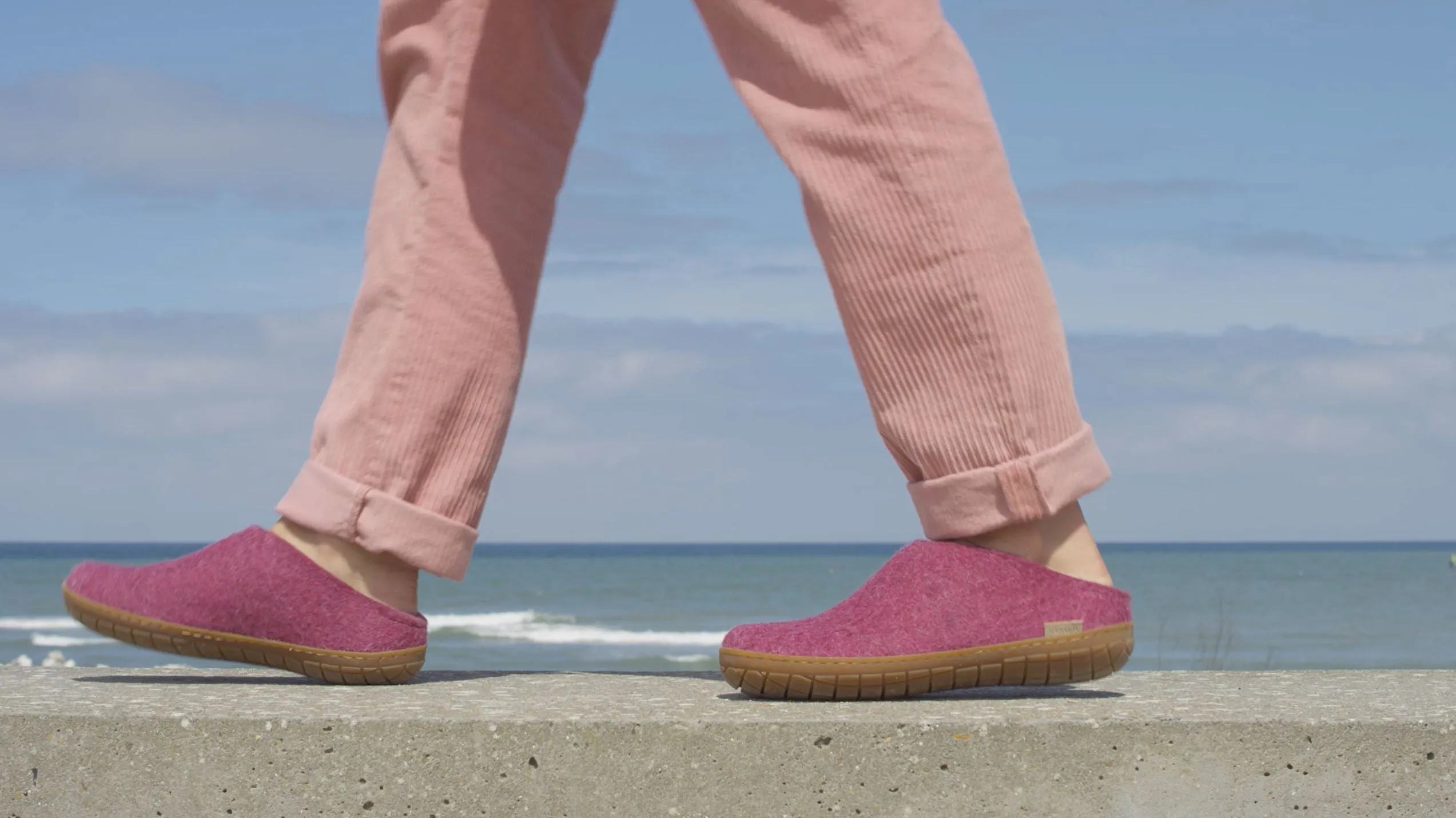 Slip-on with natural rubber sole - honey - Cranberry